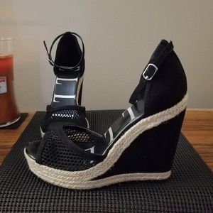 Elle black and cream wedge